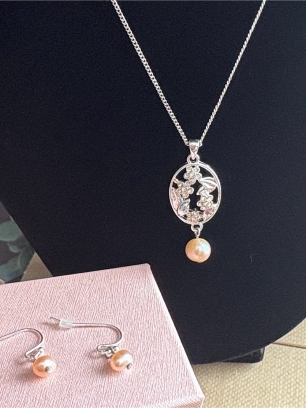 Vintage Avon Blush Pearl Floral Pendant Necklace Earrings Set Silvertone
